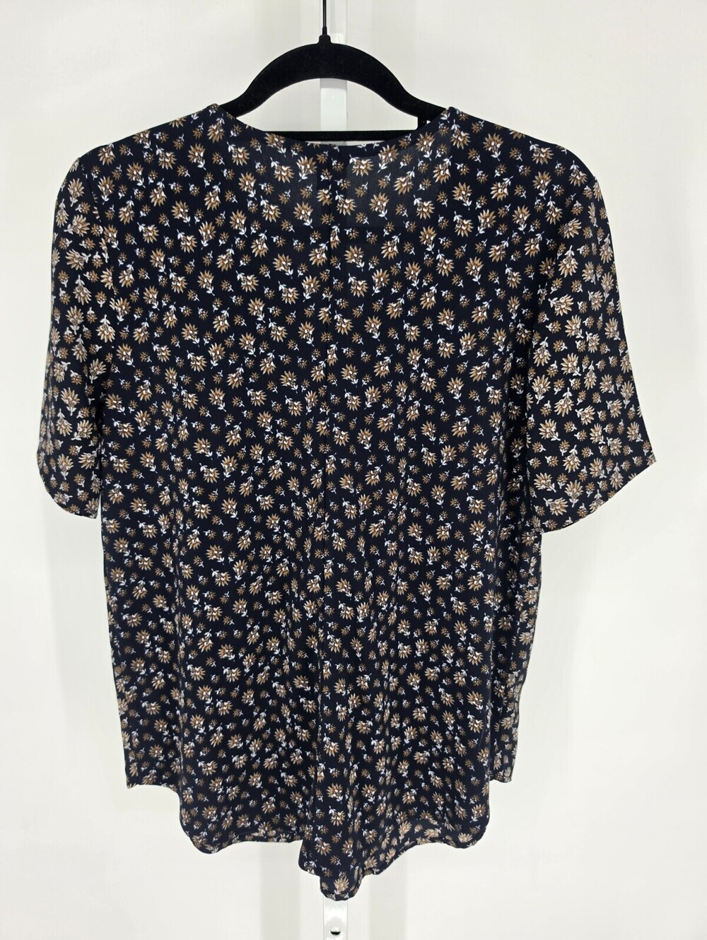Ann Taylor Womens Sz M Short Sleeve Loose Fit Blouse Blue Floral Pleated Neck - Picture 4 of 4
